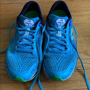 Newton gravity 8 running sneakers